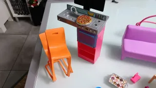 Casa di Barbie rosa e bianca