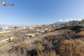 Terreno en venta en Zubia (La)