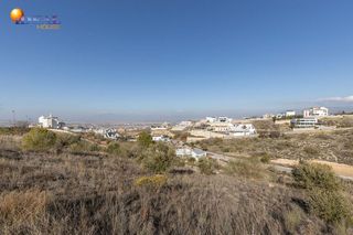 Terreno en venta en Zubia (La)