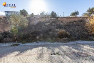 Terreno en venta en Zubia (La)
