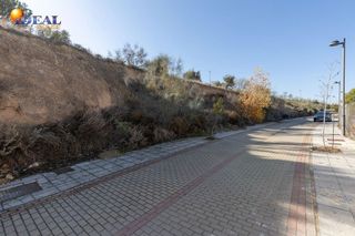 Terreno en venta en Zubia (La)