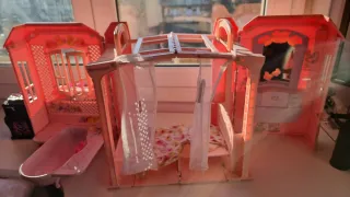 Casa Barbie rosa con accessori