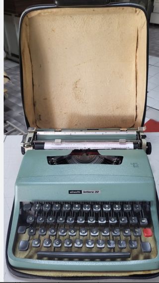 Macchina da scrivere Olivetti Lettera 32