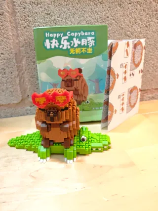 Capibara sobre cocodrilo – Bloques de construcción