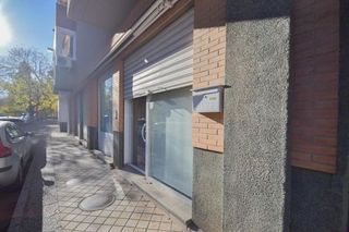 Local comercial en venta en Cervantes en Granada