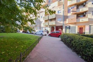 Local comercial en venta en Cervantes en Granada