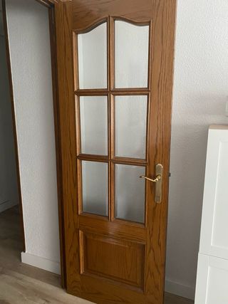 3 puertas madera maciza con cristales 60 € cada