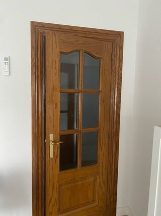 3 puertas madera maciza con cristales 60 € cada