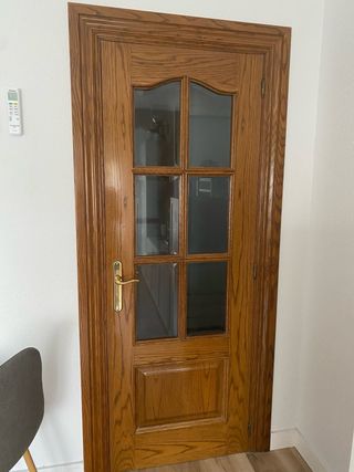 3 puertas madera maciza con cristales 60 € cada