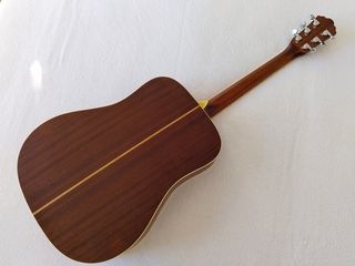 Guitarra Washburn WD32S en madera maciza. 2003