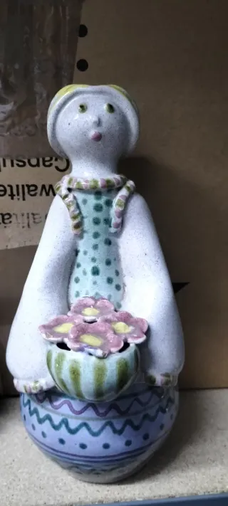 Figura rusa cerámica mujer flores Gzhel
