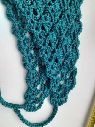 Preciosa toquilla crochet verde oscuro