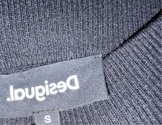 Jersey Desigual negro con logo multicolor