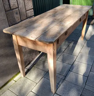 Mesa antigua de madera