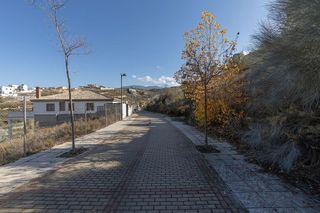 Terreno en venta en Zubia (La)