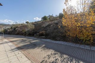 Terreno en venta en Zubia (La)