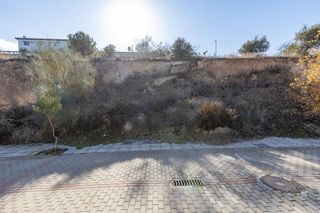 Terreno en venta en Zubia (La)