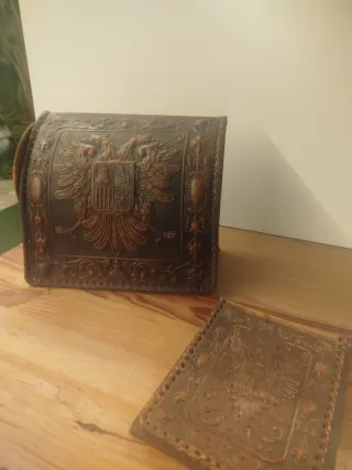 Portacartas cuero repujado inglés cosido