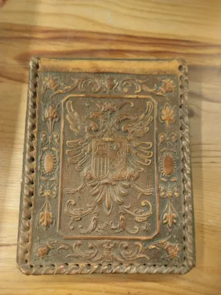 Portacartas cuero repujado inglés cosido