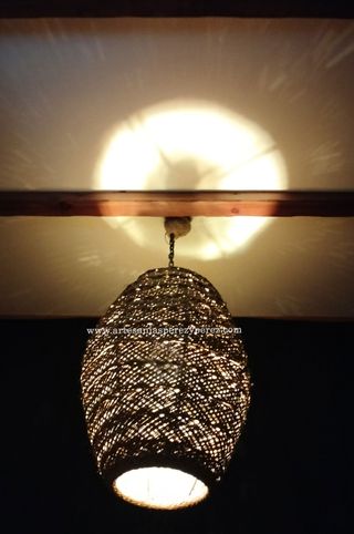 Lámpara ánfora colgante de esparto natural