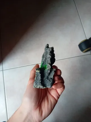 Decoración rocosa para acuario