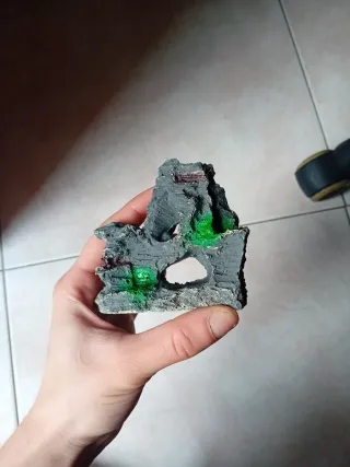 Decoración rocosa para acuario