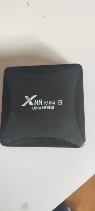 Caja TV con accesorios