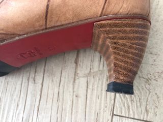 Botines imitación cocodrilo camel talla 36