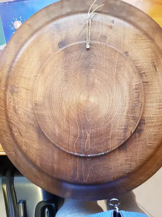 Plato decorativo de madera tallada