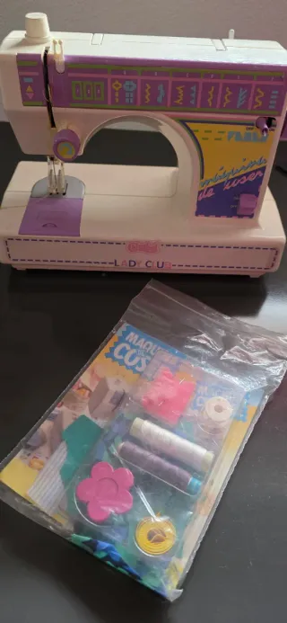 Lote Módulo dormitorio Chabel y máquina de coser