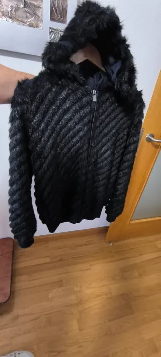 Abrigo pelo corto negro