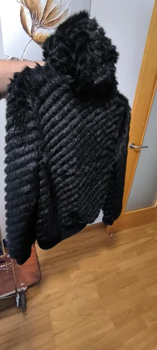 Abrigo pelo corto negro