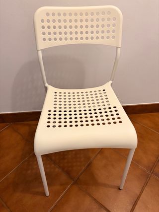 Silla blanca moderna