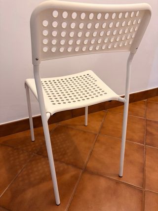 Silla blanca moderna