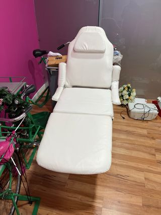 Camilla de clínica estética