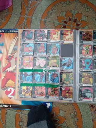 Juego de cartas Pokémon Staks casi completa