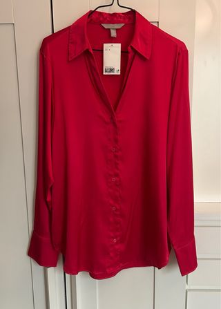 Blusa de H&M en color cereza. Talla S mujer