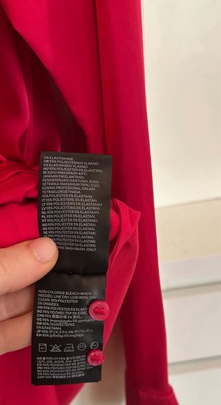 Blusa de H&M en color cereza. Talla S mujer