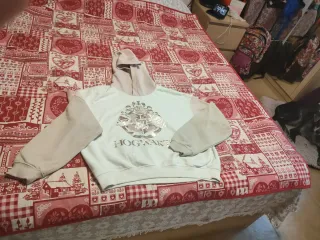 Sudadera Hogwarts Beige y Blanca