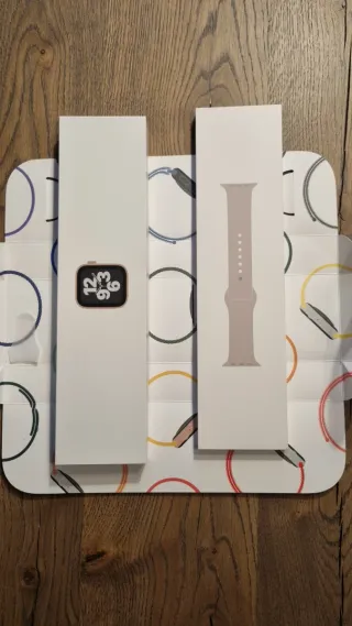 Apple Watch SE 40mm Gold Case, starlight