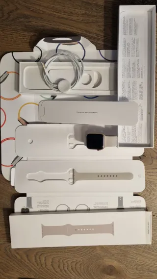 Apple Watch SE 40mm Gold Case, starlight