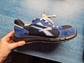 Zapatos de seguridad U-Power negros y azules