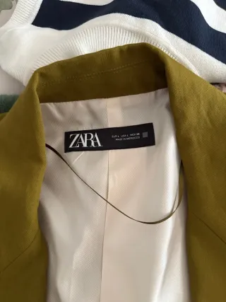 Americana corta Zara verde oliva