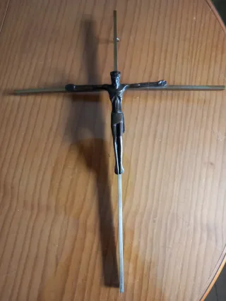 Crucifijo de pared antiguo