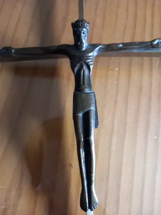 Crucifijo de pared antiguo