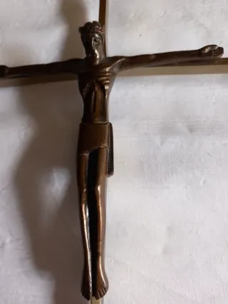 Crucifijo de pared antiguo