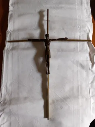 Crucifijo de pared antiguo