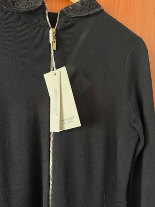 Vestido negro elegante con encaje