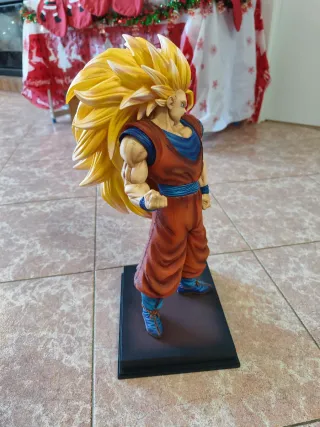 Figura Goku SS3 56 cm más de 2 kilos de peso