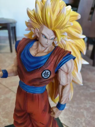 Figura Goku SS3 56 cm más de 2 kilos de peso